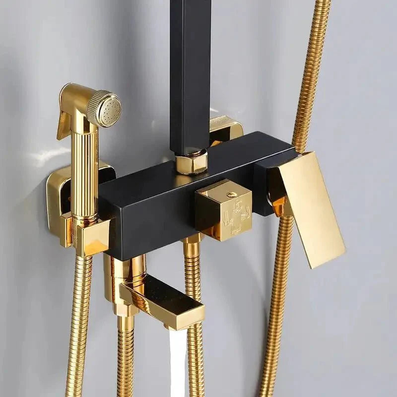 Gros plan sur la finition élégante noir et or de la colonne