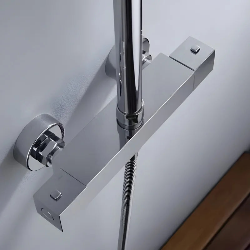 Vue de profil de la colonne de douche avec mitigeur