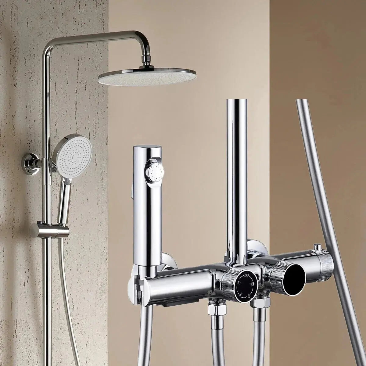 Colonne de douche en finition chromée avec détails modernes