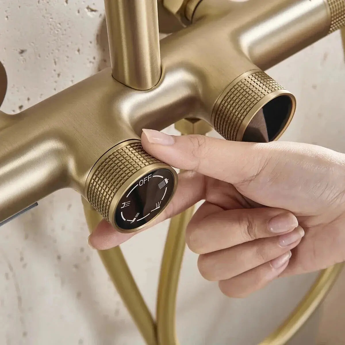 Ensemble de douche complet avec pommeau et mitigeur en or brossé