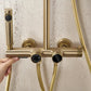 Vue d'ensemble de la colonne de douche installée dans une salle de bain moderne