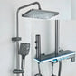 Colonne de douche grise avec système thermostatique intégré
