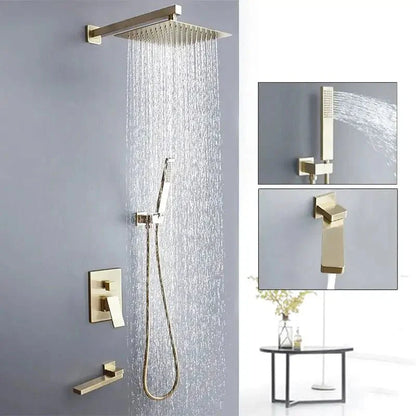 Douche encastrée avec éléments dorés et modernes