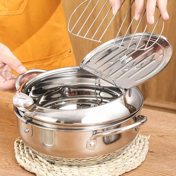 Vue rapprochée du thermomètre précis sur la friteuse