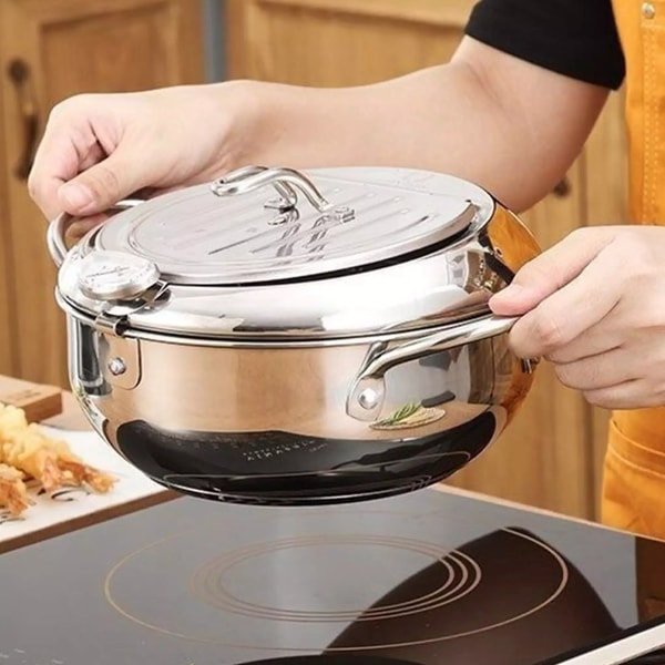 Friteuse ouverte montrant l'intérieur spacieux et profond