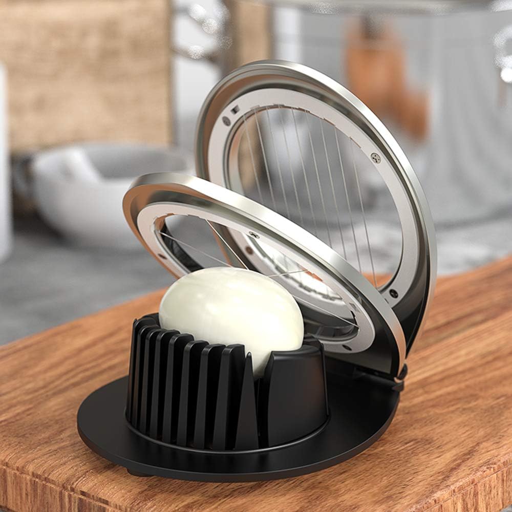 Coupe-oeufs ovale noir et argenté vu de côté