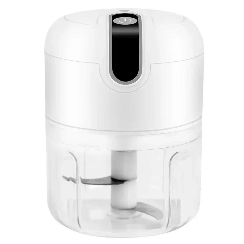 Robot de cuisine blanc en gros plan, lame visible