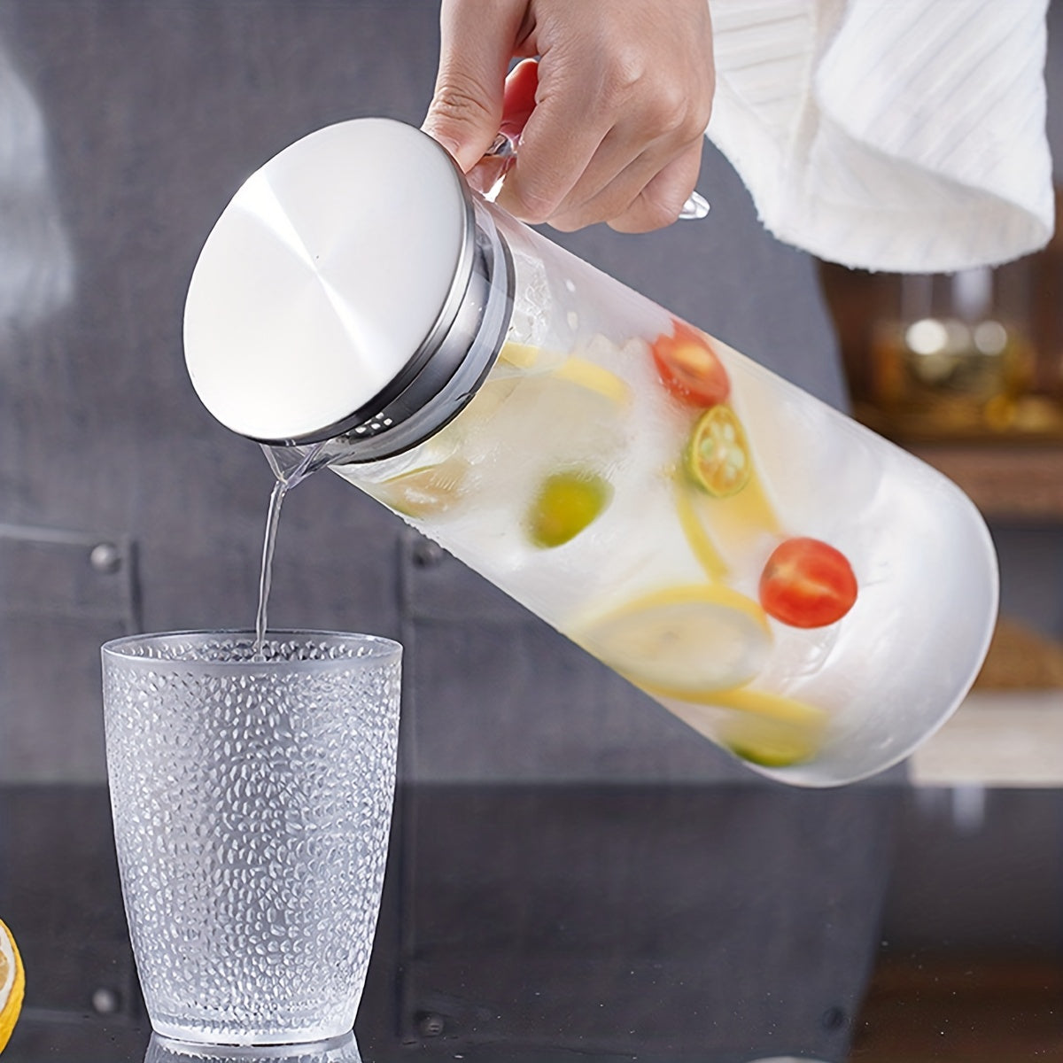 Carafe avec poignée ergonomique, idéale pour servir des boissons