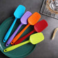 Ensemble de spatules en silicone multicolores sur fond blanc