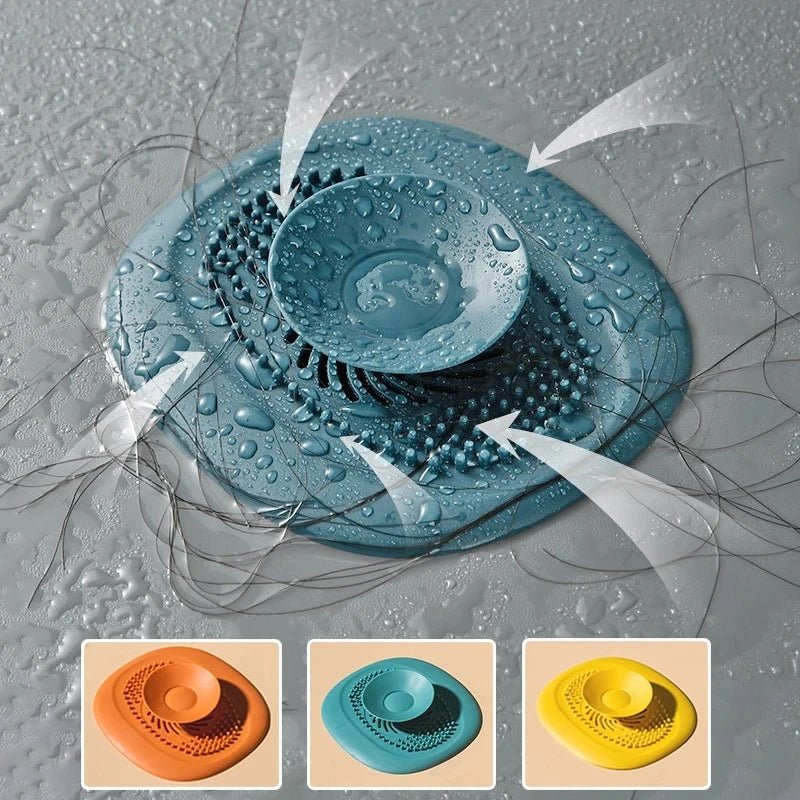 Filtre à cheveux souple posé sur un drain de douche