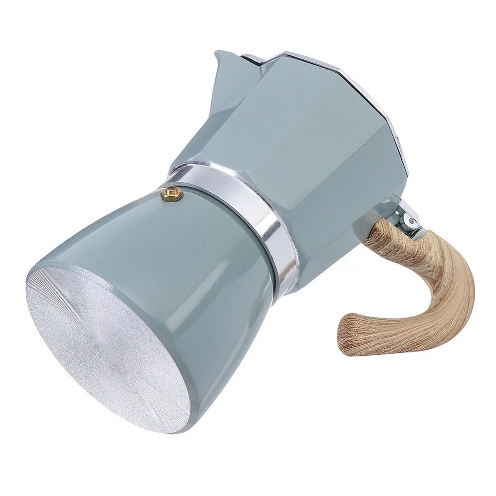 Percolateur à espresso portable posé sur une table en bois