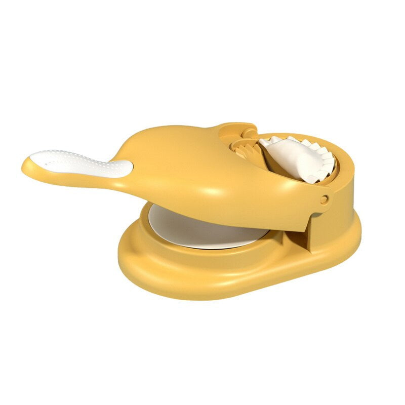 Forme à raviolis jaune vue de côté sur une surface