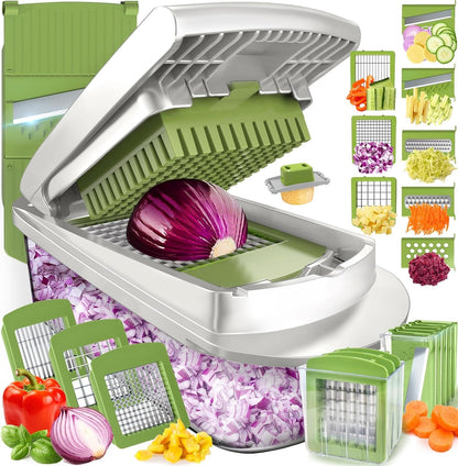 Coupe-légumes avec oignons et légumes prêts à découper