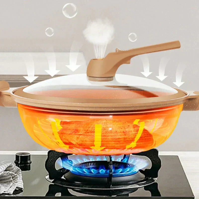 Couvercle en verre transparent sur une casserole vue de face