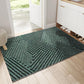 Tapis de porte vert, sécurisant l'entrée de la maison