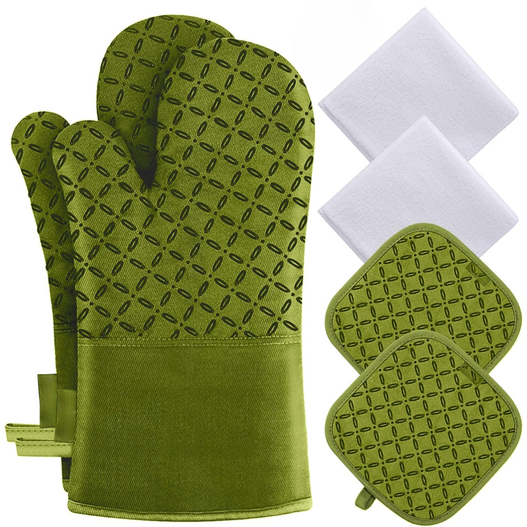 Set de maniques vertes avec gants assortis en arrière-plan