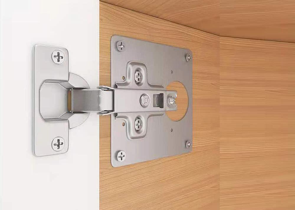 Installation facile d'une plaque de montage sur une porte