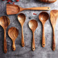 Ensemble d'ustensiles en bois, vue frontale