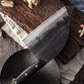 Gros plan sur la lame robuste du couteau de cuisine