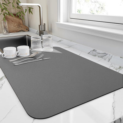 Tapis de séchage gris, idéal pour cuisine moderne