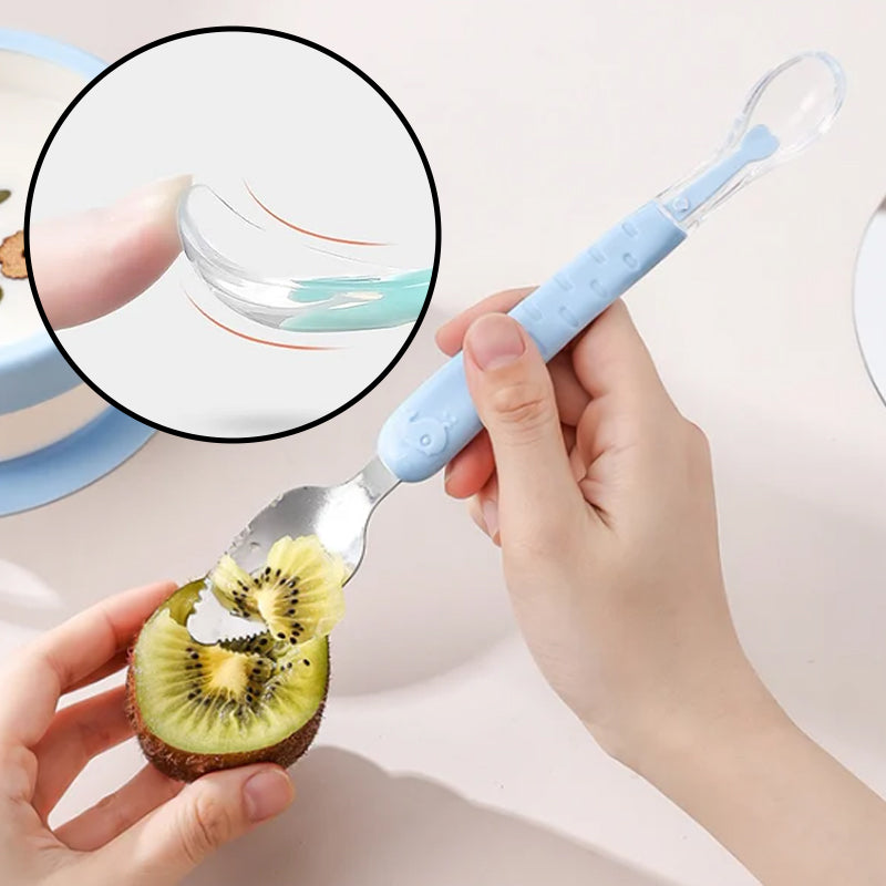 Cuillère à kiwi bleue pour préparer des fruits pour bébé