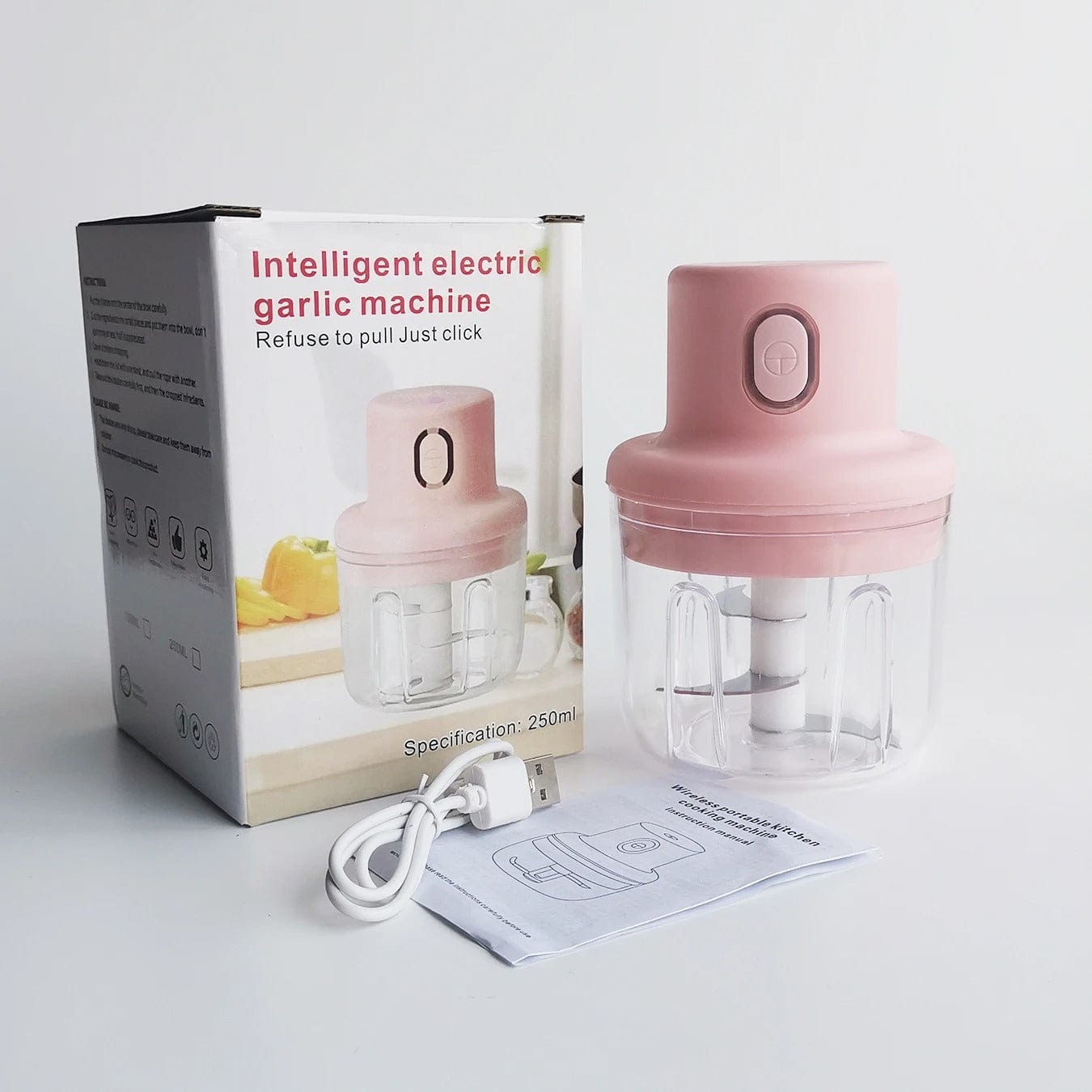 Hachoir alimentaire rose vu de face sur fond blanc
