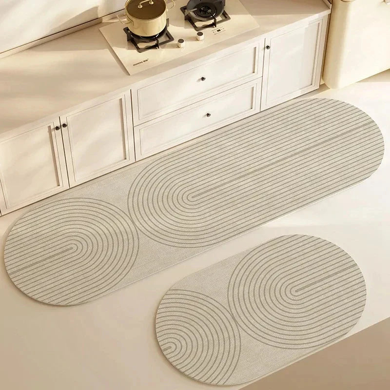 Tapis de cuisine minimaliste sur sol carrelé