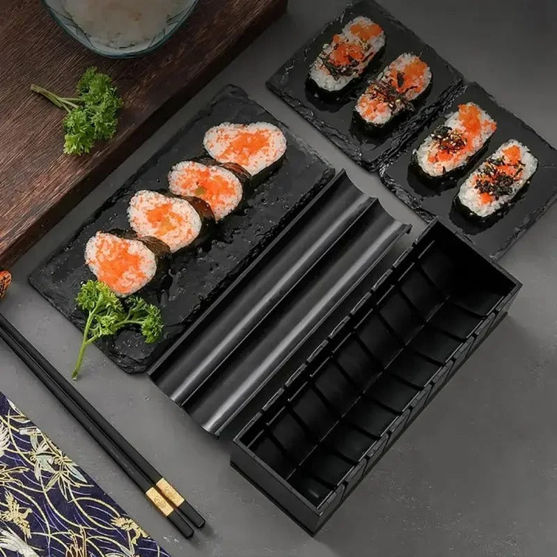 Gros plan sur un moule à sushi en forme de cœur
