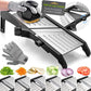 Mandoline en acier inoxydable avec gants de protection sur une table