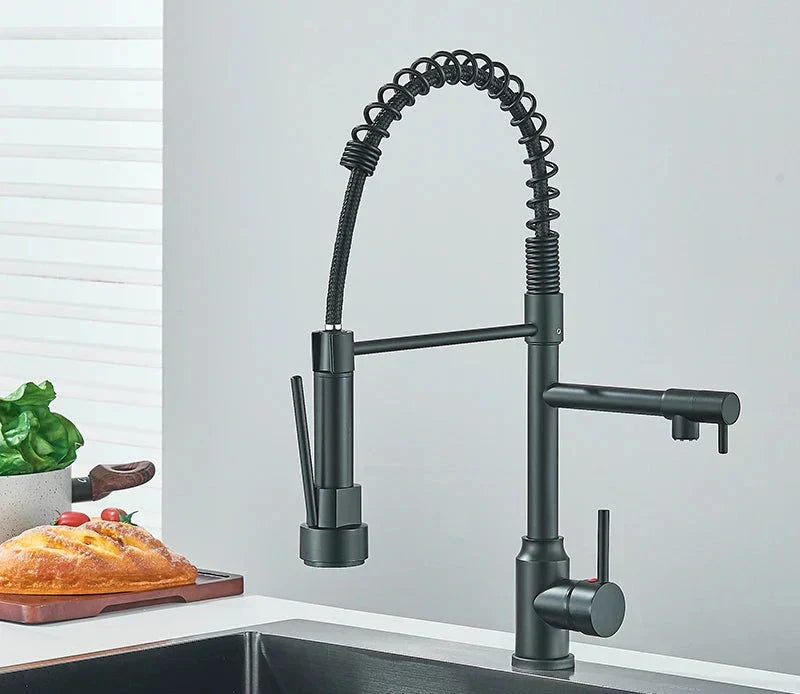 Robinet de cuisine avec finition chromée et bec flexible