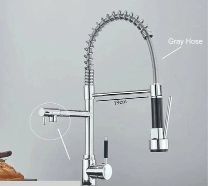 Gros plan sur le levier unique du robinet moderne