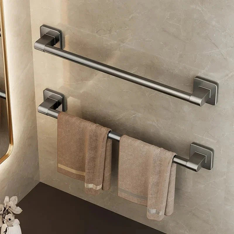 Vue rapprochée du système de fixation adhésive du porte-serviettes