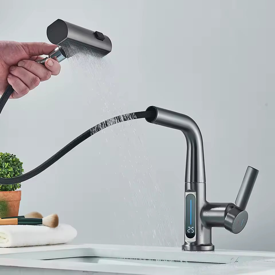 Affichage de la température intégré sur le robinet moderne