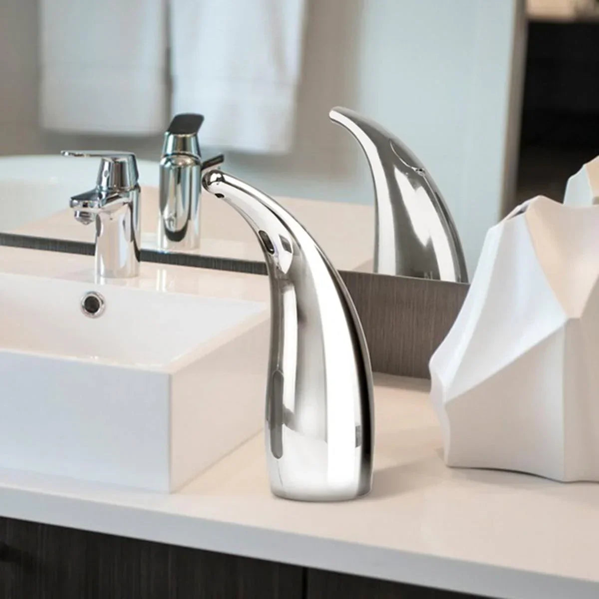 Distributeur de savon automatique avec indicateur LED allumé
