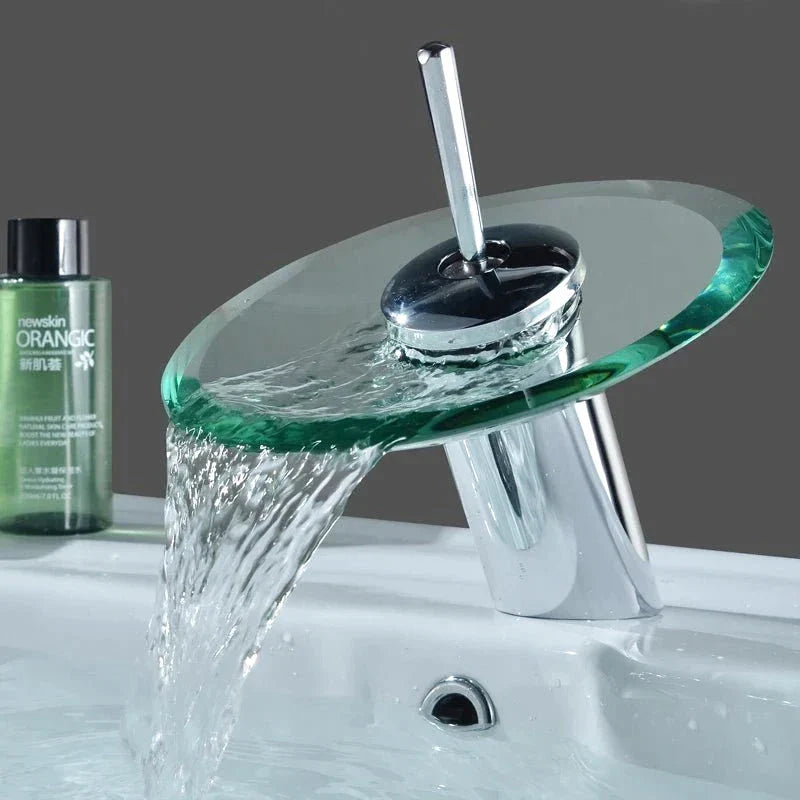 Robinet cascade en verre noir et chrome, vue latérale
