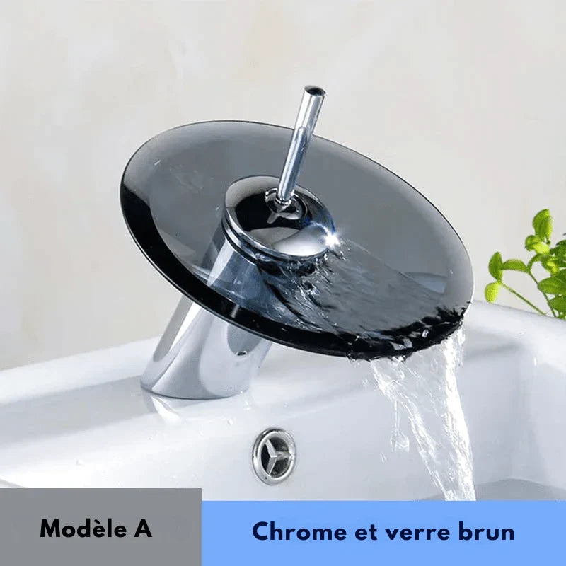 Détail du montage rapide du robinet cascade sur le lavabo