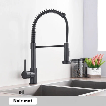 Robinet doré avec détails en noir mat