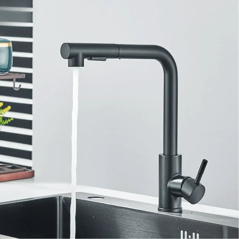Vue d'ensemble du robinet flexible noir mat en cuisine