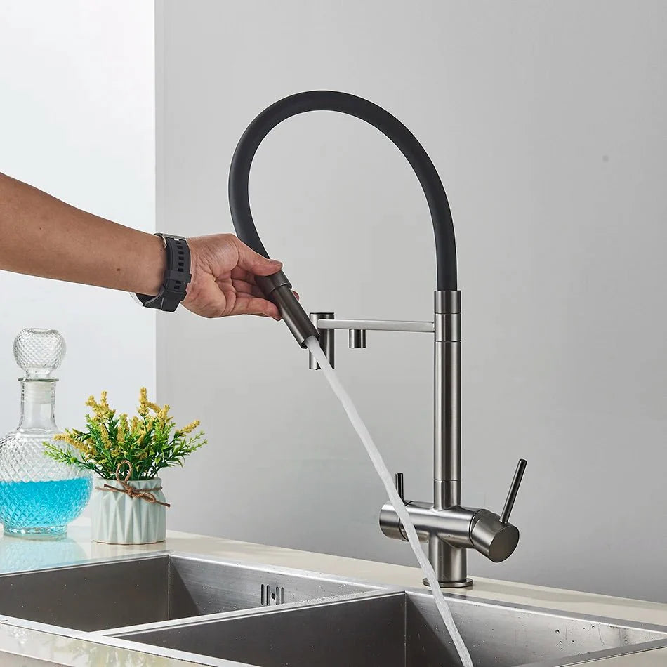 Robinet de cuisine avec bec haut pivotant en laiton