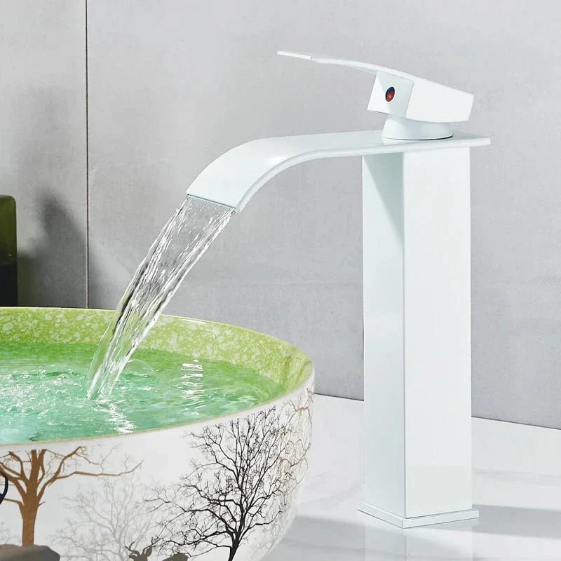 Robinet blanc avec finition brillante pour salle de bain