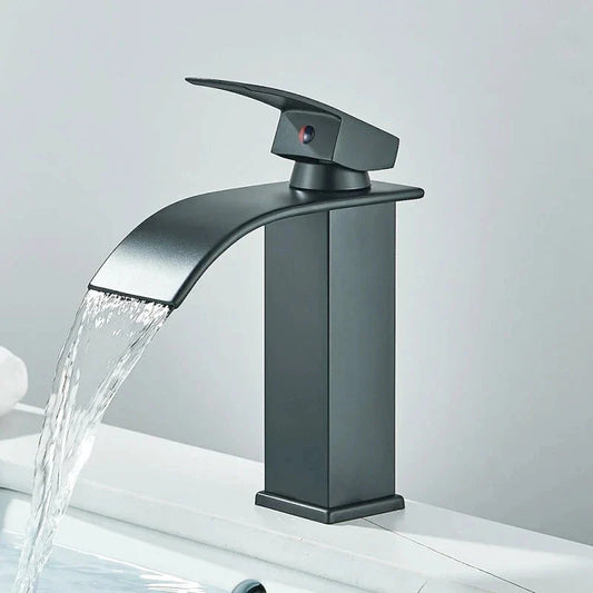 Robinet noir mat avec design intemporel et sobre