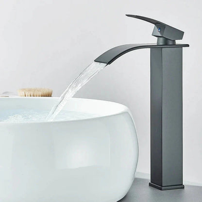 Robinet haut noir mat avec bec courbé pour lavabo
