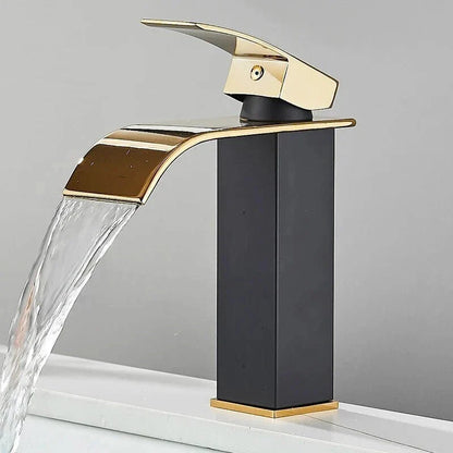 Robinet noir et or avec détails élégants pour salle de bain