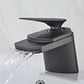 Robinet de lavabo avec finition brillante et moderne