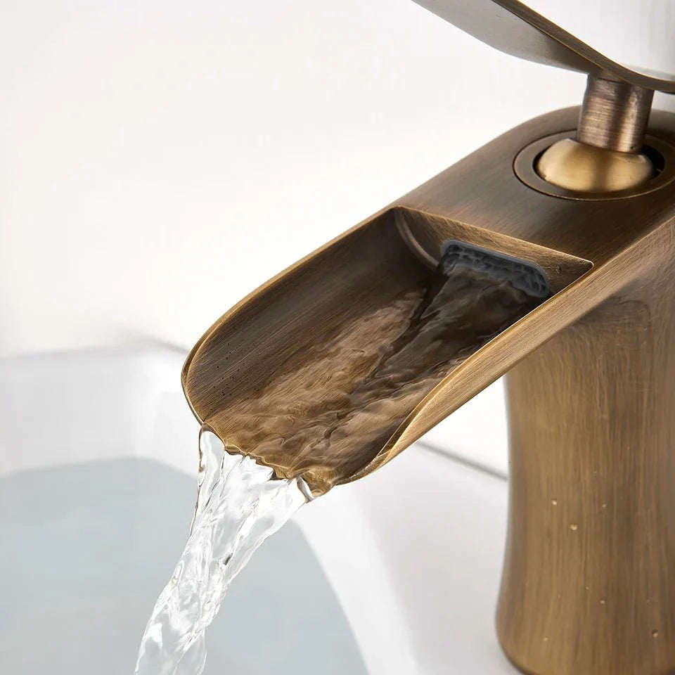 Robinet cascade en laiton avec levier unique, vue de face