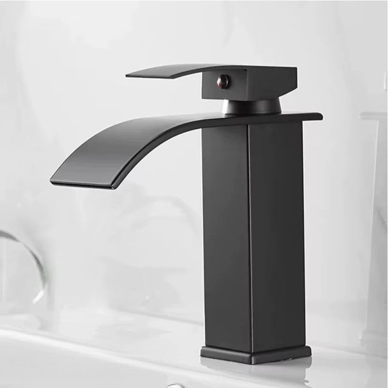 Robinet de salle de bain avec finition résistante