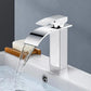 Robinet de salle de bain avec jet d'eau fluide