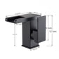 Vue rapprochée du robinet LED montrant le jet en cascade