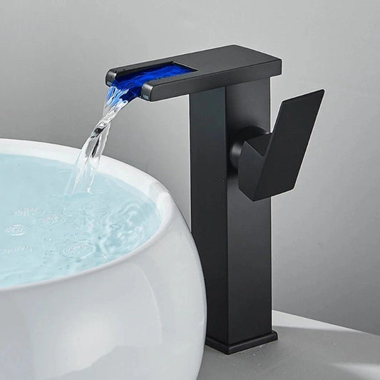 Robinet de salle de bain avec éclairage LED selon température
