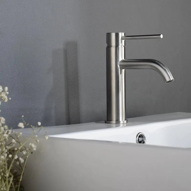 Robinet de salle de bain avec finition or rose élégante